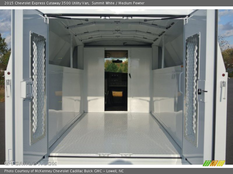 Summit White / Medium Pewter 2015 Chevrolet Express Cutaway 3500 Utility Van