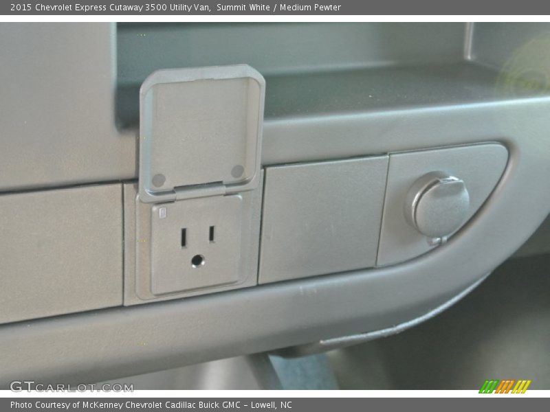 Summit White / Medium Pewter 2015 Chevrolet Express Cutaway 3500 Utility Van