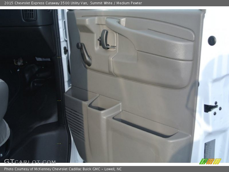 Summit White / Medium Pewter 2015 Chevrolet Express Cutaway 3500 Utility Van
