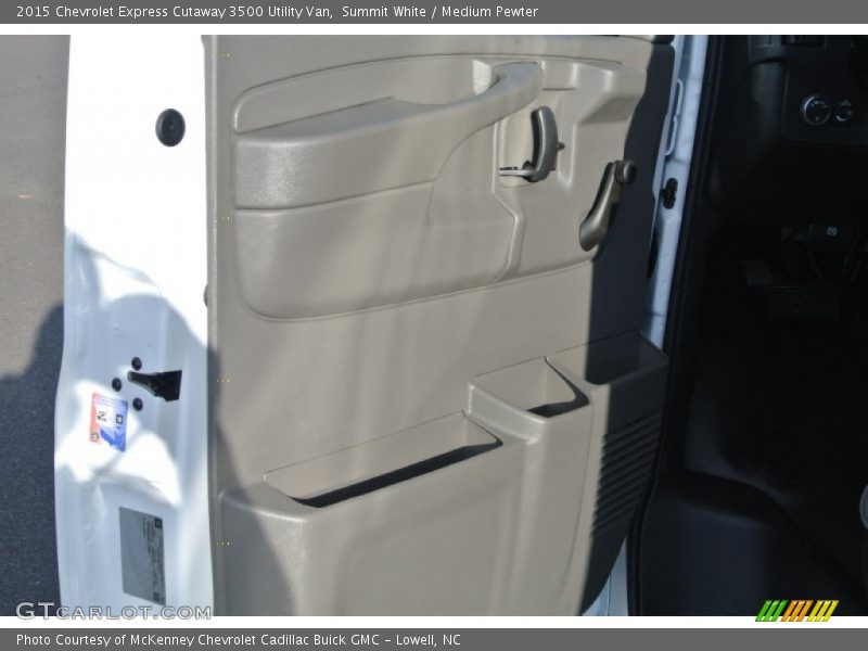 Summit White / Medium Pewter 2015 Chevrolet Express Cutaway 3500 Utility Van