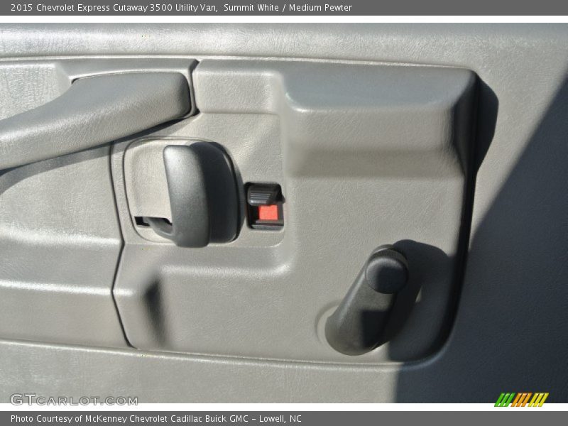 Summit White / Medium Pewter 2015 Chevrolet Express Cutaway 3500 Utility Van