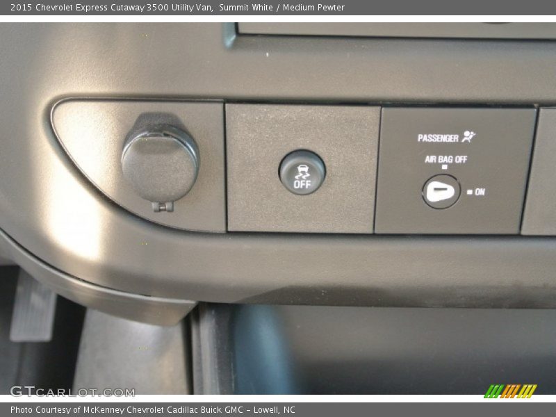 Summit White / Medium Pewter 2015 Chevrolet Express Cutaway 3500 Utility Van