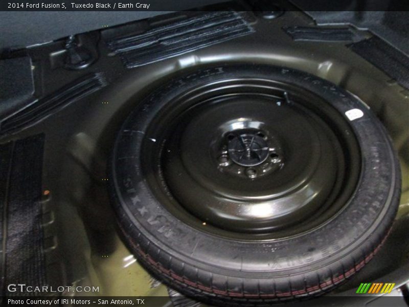 Tuxedo Black / Earth Gray 2014 Ford Fusion S