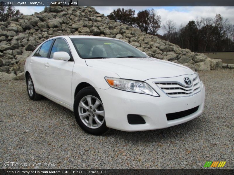 Super White / Ash 2011 Toyota Camry SE