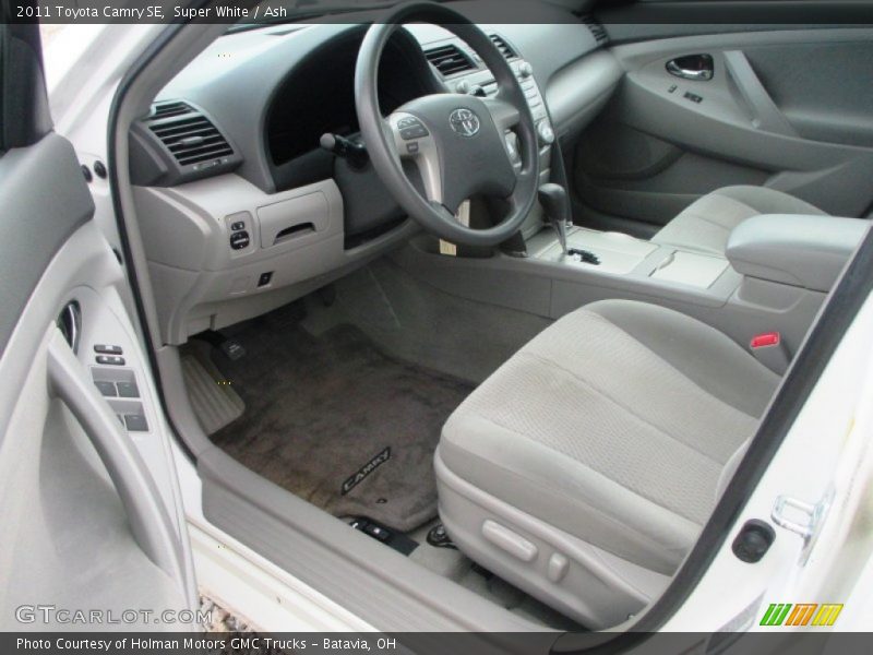 Super White / Ash 2011 Toyota Camry SE