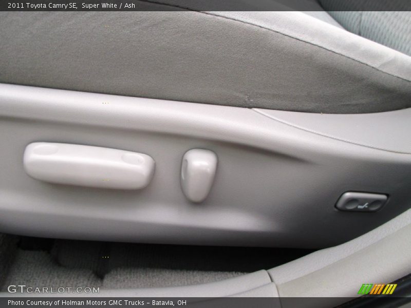 Super White / Ash 2011 Toyota Camry SE