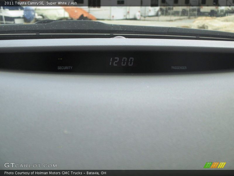 Super White / Ash 2011 Toyota Camry SE