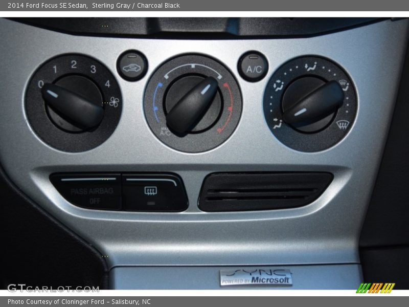 Sterling Gray / Charcoal Black 2014 Ford Focus SE Sedan