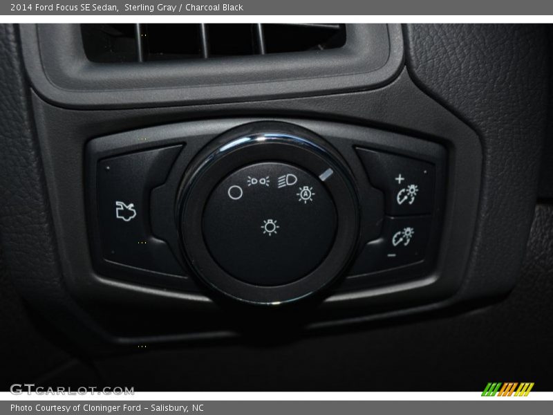 Sterling Gray / Charcoal Black 2014 Ford Focus SE Sedan