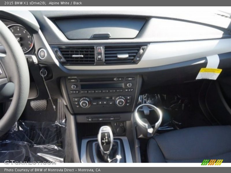 Alpine White / Black 2015 BMW X1 sDrive28i