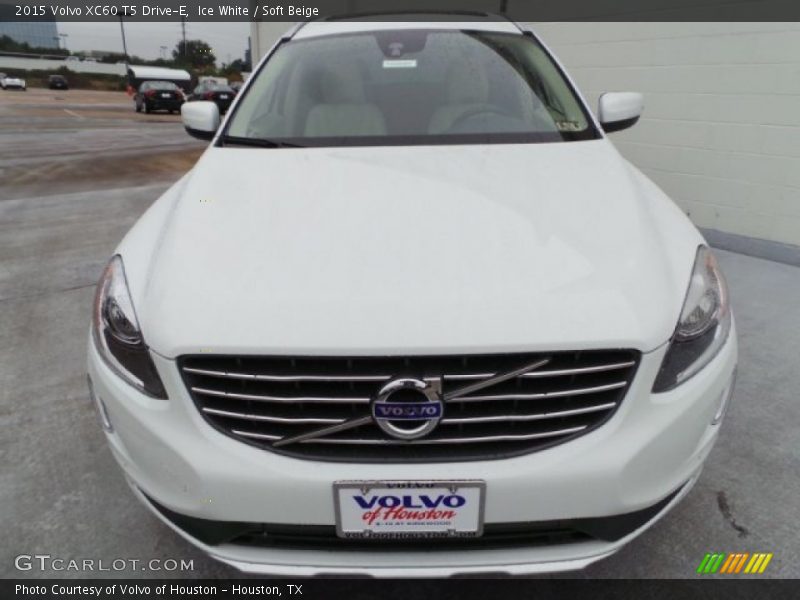 Ice White / Soft Beige 2015 Volvo XC60 T5 Drive-E