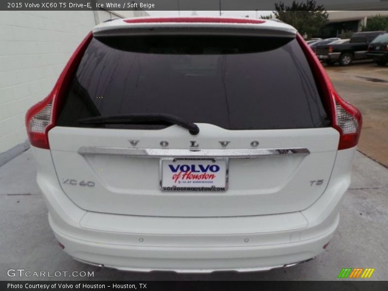 Ice White / Soft Beige 2015 Volvo XC60 T5 Drive-E