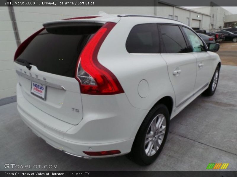 Ice White / Soft Beige 2015 Volvo XC60 T5 Drive-E