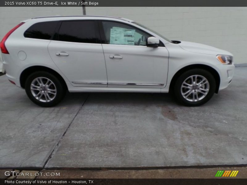Ice White / Soft Beige 2015 Volvo XC60 T5 Drive-E