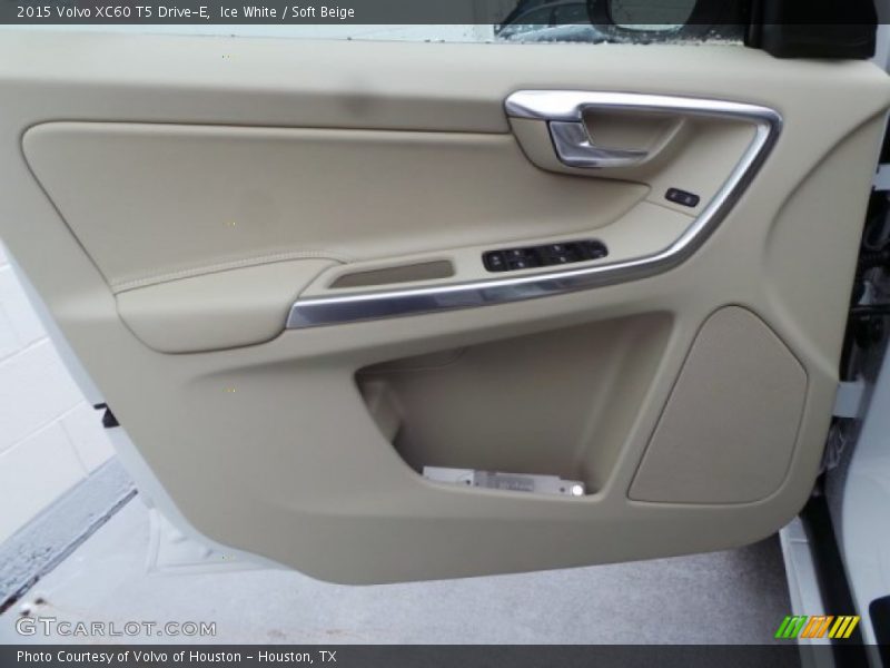 Ice White / Soft Beige 2015 Volvo XC60 T5 Drive-E