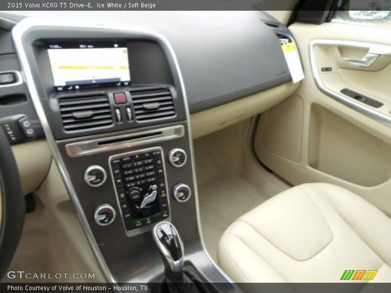 Ice White / Soft Beige 2015 Volvo XC60 T5 Drive-E