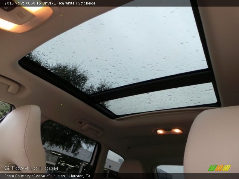 Ice White / Soft Beige 2015 Volvo XC60 T5 Drive-E