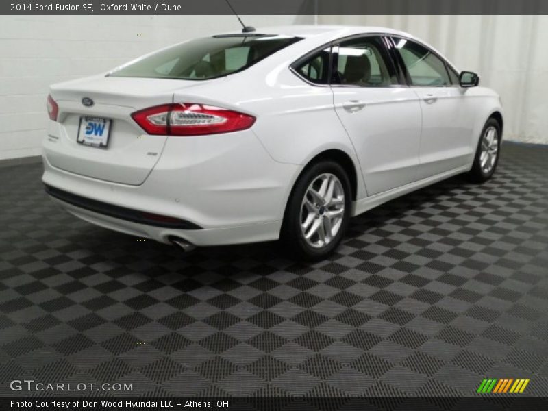 Oxford White / Dune 2014 Ford Fusion SE