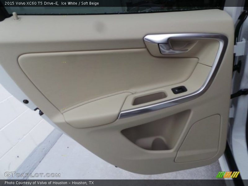 Ice White / Soft Beige 2015 Volvo XC60 T5 Drive-E