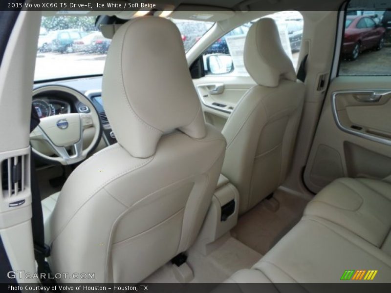 Ice White / Soft Beige 2015 Volvo XC60 T5 Drive-E