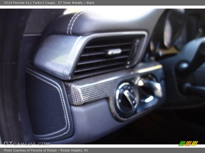 Controls of 2014 911 Turbo S Coupe