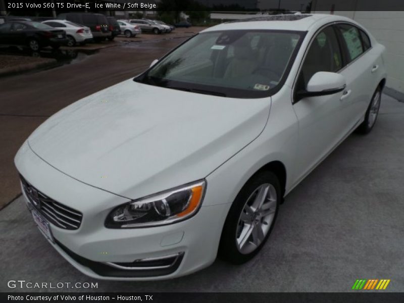 Ice White / Soft Beige 2015 Volvo S60 T5 Drive-E