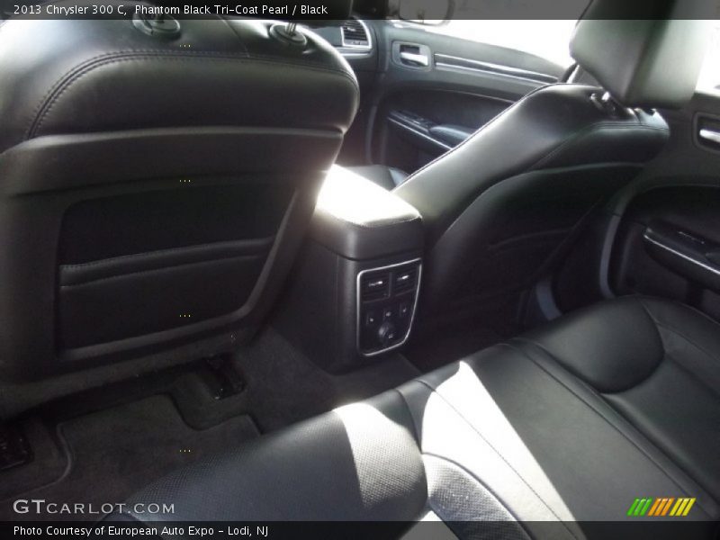 Phantom Black Tri-Coat Pearl / Black 2013 Chrysler 300 C