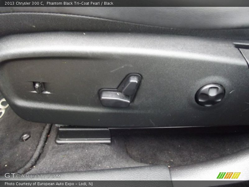 Phantom Black Tri-Coat Pearl / Black 2013 Chrysler 300 C