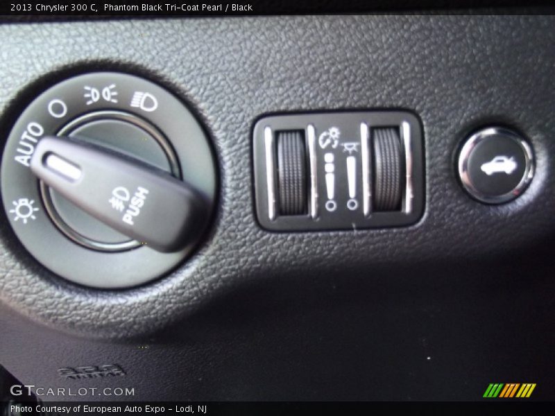 Phantom Black Tri-Coat Pearl / Black 2013 Chrysler 300 C