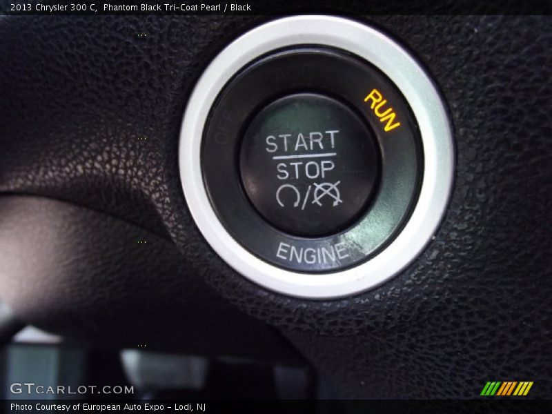 Phantom Black Tri-Coat Pearl / Black 2013 Chrysler 300 C