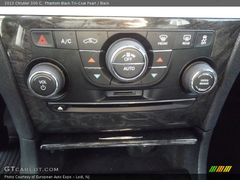 Phantom Black Tri-Coat Pearl / Black 2013 Chrysler 300 C