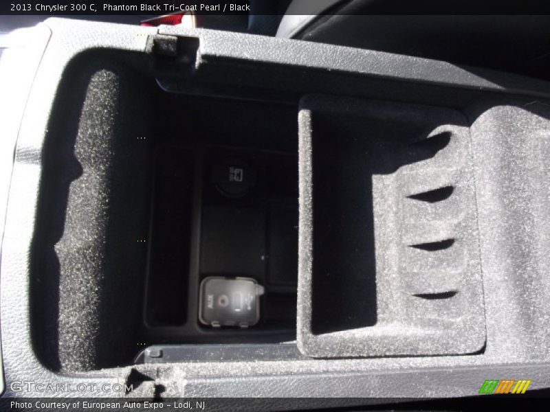 Phantom Black Tri-Coat Pearl / Black 2013 Chrysler 300 C
