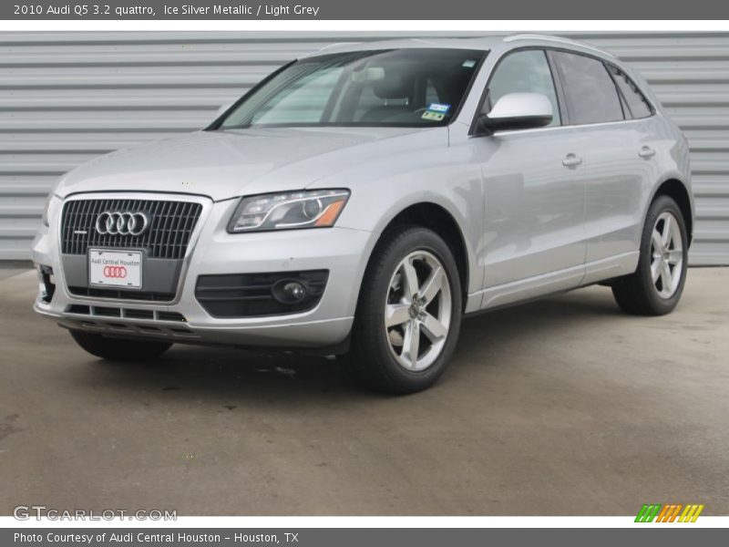 Ice Silver Metallic / Light Grey 2010 Audi Q5 3.2 quattro