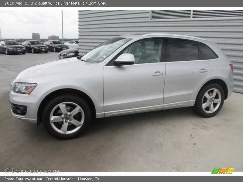 Ice Silver Metallic / Light Grey 2010 Audi Q5 3.2 quattro