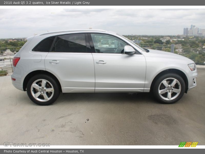 Ice Silver Metallic / Light Grey 2010 Audi Q5 3.2 quattro