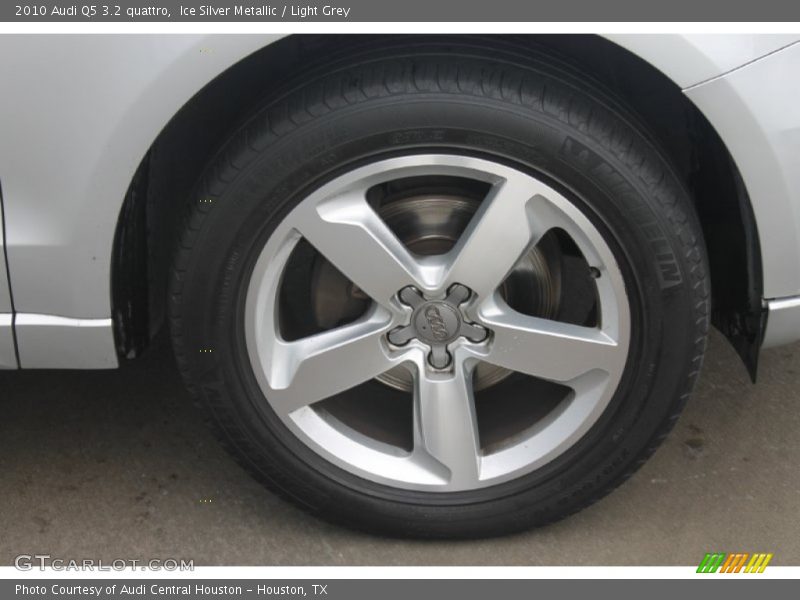 Ice Silver Metallic / Light Grey 2010 Audi Q5 3.2 quattro