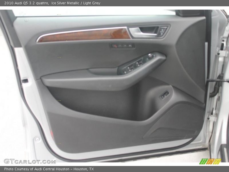 Ice Silver Metallic / Light Grey 2010 Audi Q5 3.2 quattro