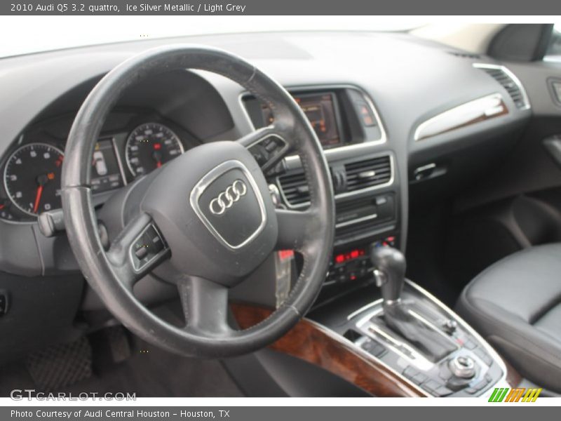 Ice Silver Metallic / Light Grey 2010 Audi Q5 3.2 quattro