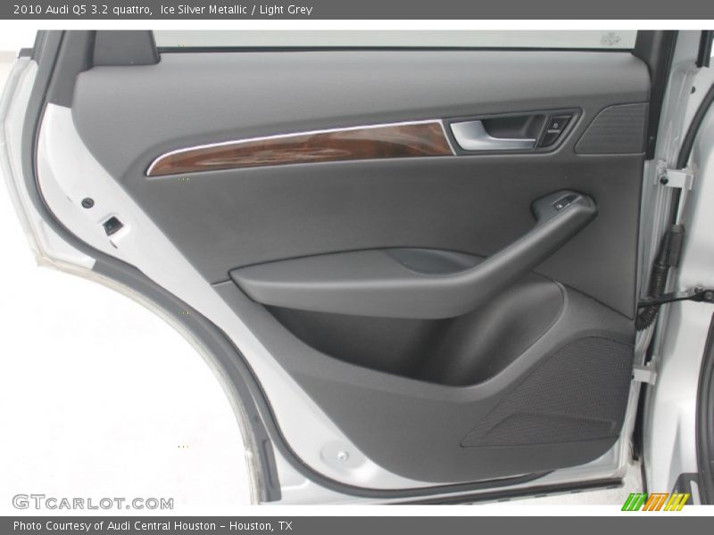 Ice Silver Metallic / Light Grey 2010 Audi Q5 3.2 quattro