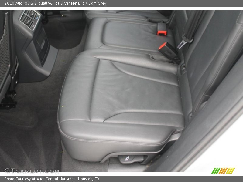 Ice Silver Metallic / Light Grey 2010 Audi Q5 3.2 quattro