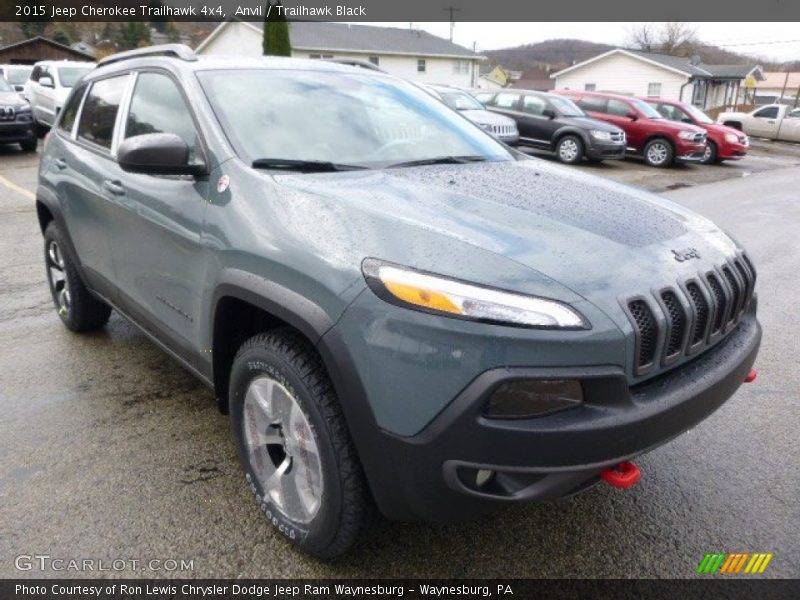 Front 3/4 View of 2015 Cherokee Trailhawk 4x4