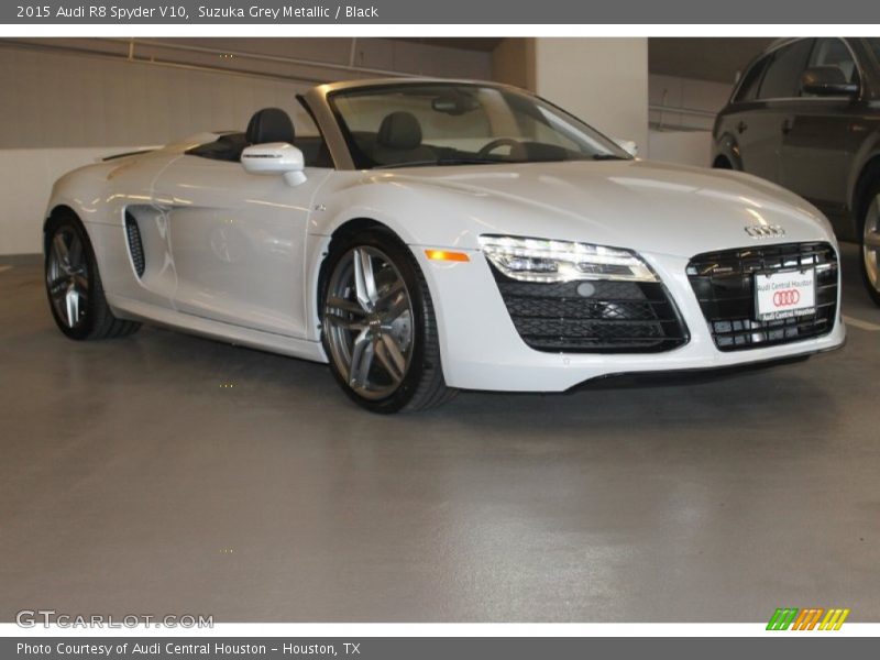 Suzuka Grey Metallic / Black 2015 Audi R8 Spyder V10