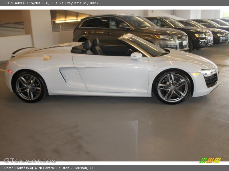  2015 R8 Spyder V10 Suzuka Grey Metallic