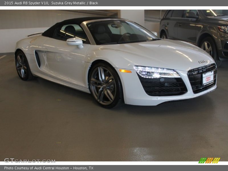 Suzuka Grey Metallic / Black 2015 Audi R8 Spyder V10