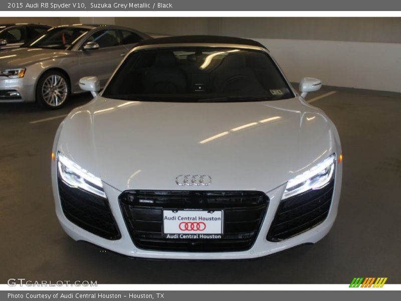 Suzuka Grey Metallic / Black 2015 Audi R8 Spyder V10