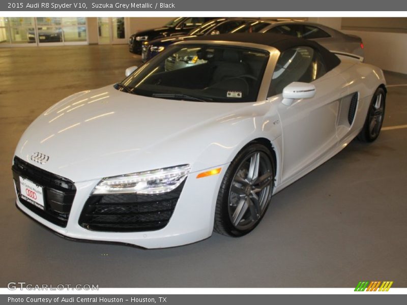 Suzuka Grey Metallic / Black 2015 Audi R8 Spyder V10