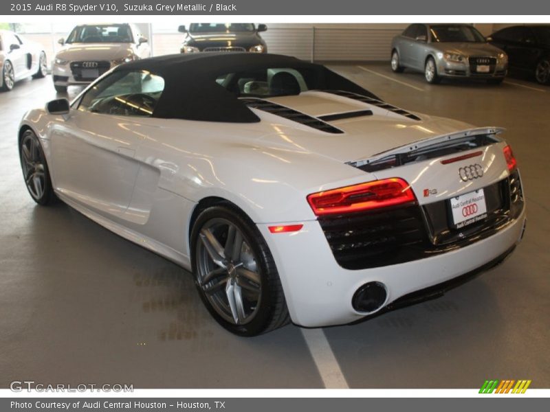 Suzuka Grey Metallic / Black 2015 Audi R8 Spyder V10