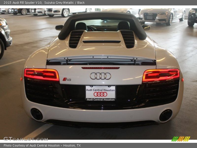 Suzuka Grey Metallic / Black 2015 Audi R8 Spyder V10