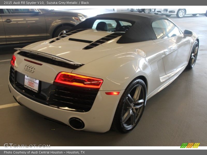 Suzuka Grey Metallic / Black 2015 Audi R8 Spyder V10