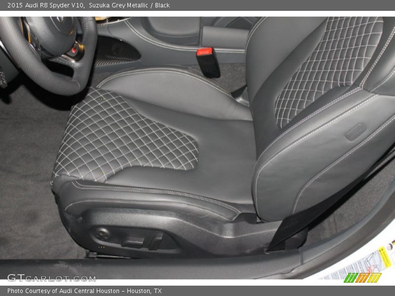 Front Seat of 2015 R8 Spyder V10